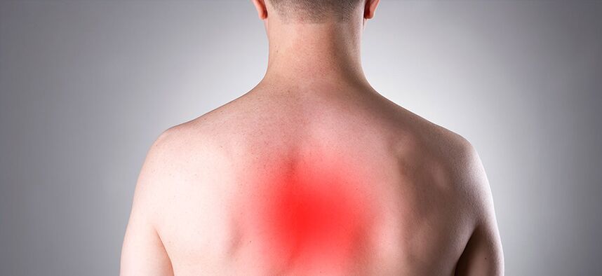 Ból jest głównym objawem osteochondrozy w klatce piersiowej